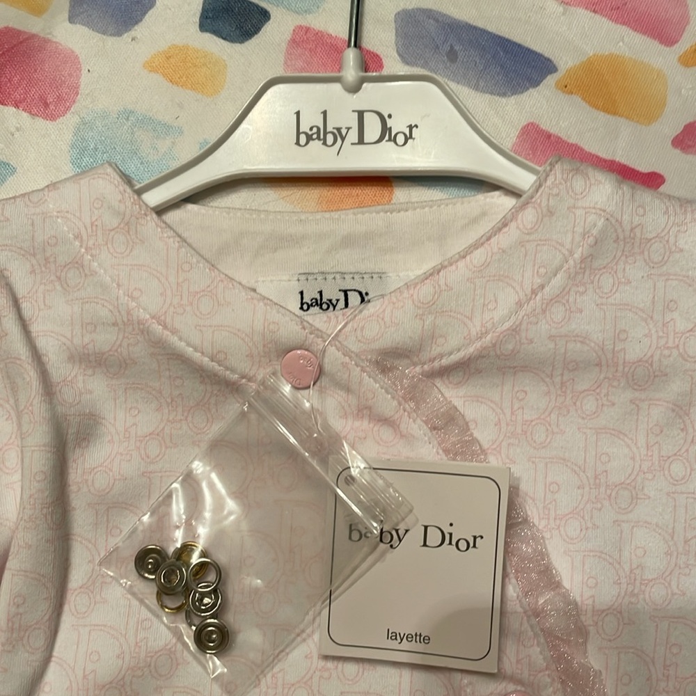 NWT baby Dior, one piece with lace ruffles and pink snaps. Pink Dior print - Picture 2 of 9